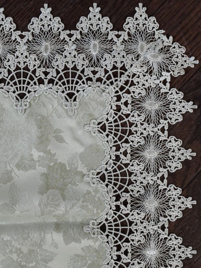 アンティーク調の美しいレース