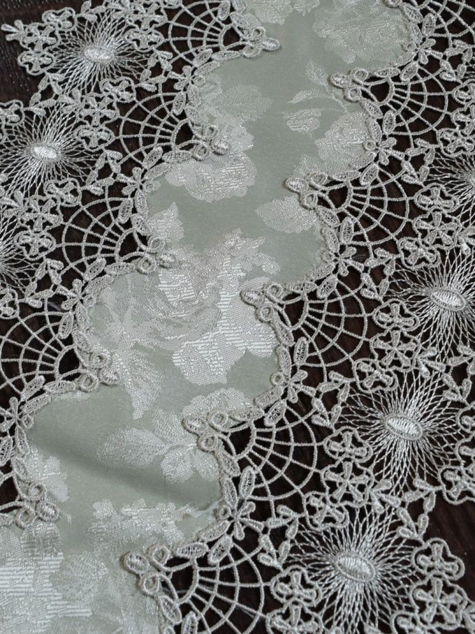 アンティーク調刺繍レース