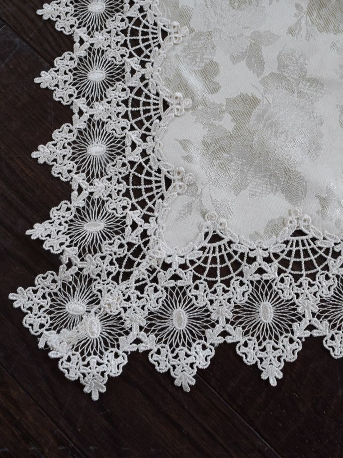 フレンチアンティーク調のテーブルクロス