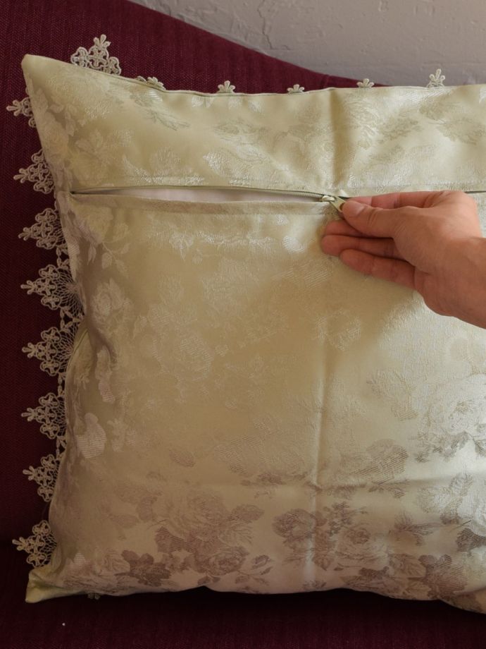 クッションカバーの取り外し