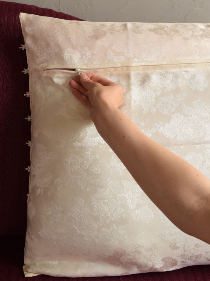 座布団カバーの取り外し