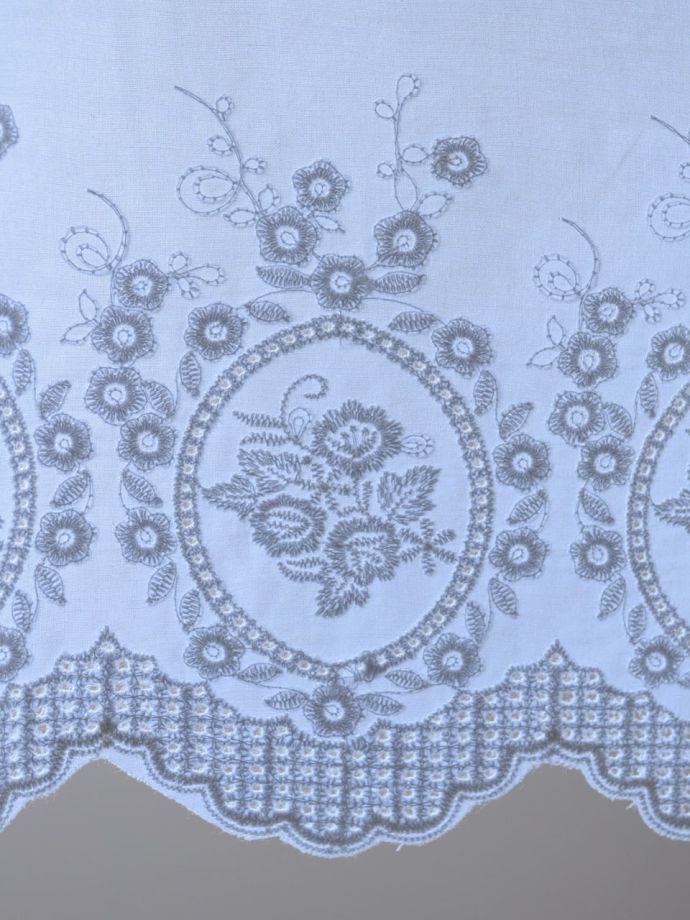 アンティーク調のおしゃれなカフェカーテン