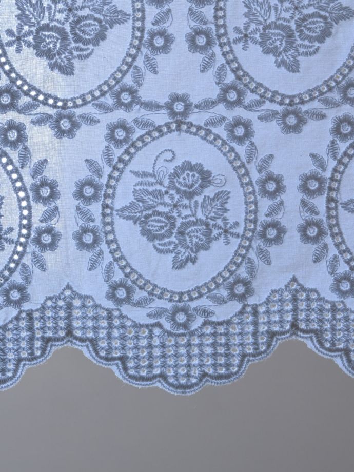 アンティーク調のおしゃれなカフェカーテン