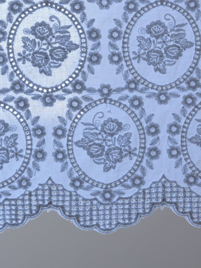 アンティーク調のおしゃれなカフェカーテン