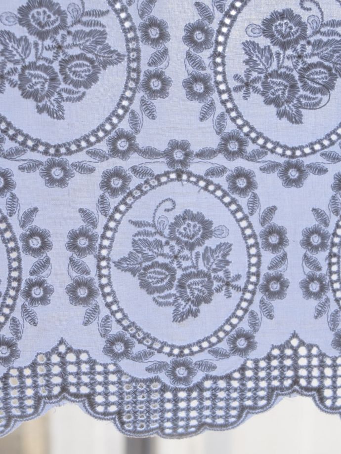 アンティーク調のおしゃれなカフェカーテン