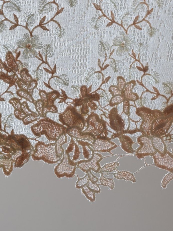 アンティーク調のおしゃれなカフェカーテン