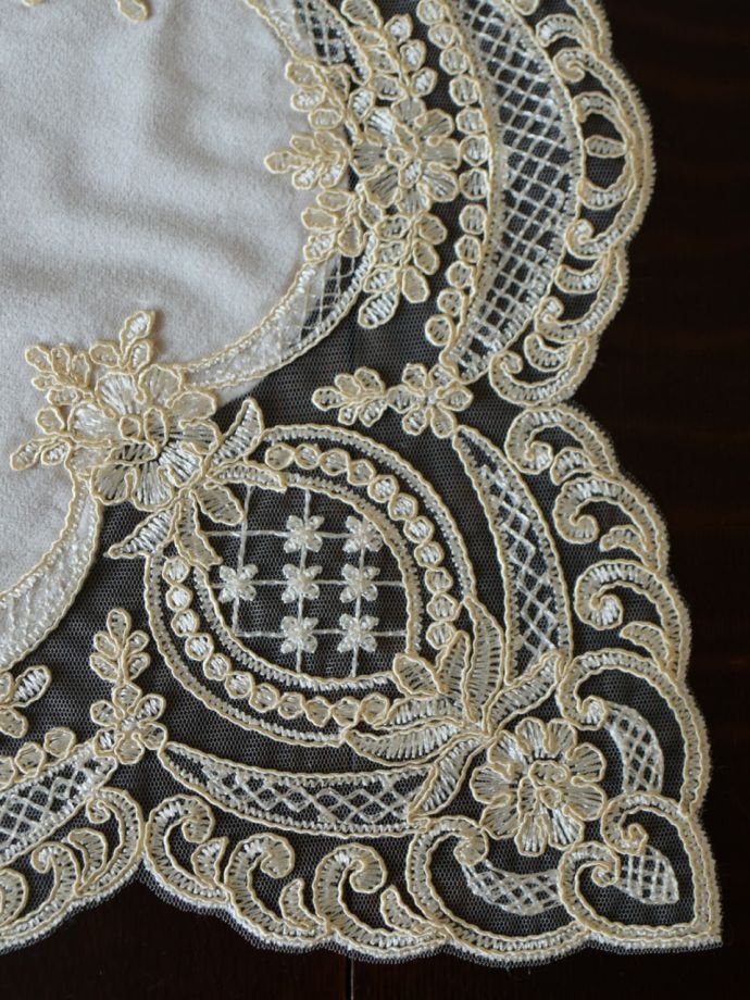 アンティーク調刺繍レース