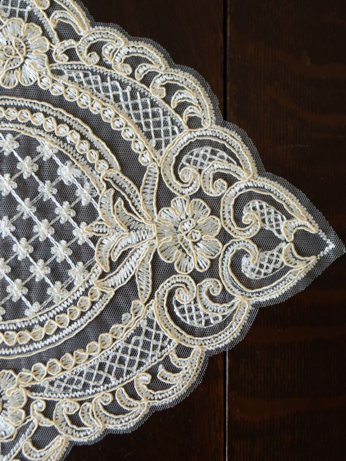 アンティーク調刺繍レース