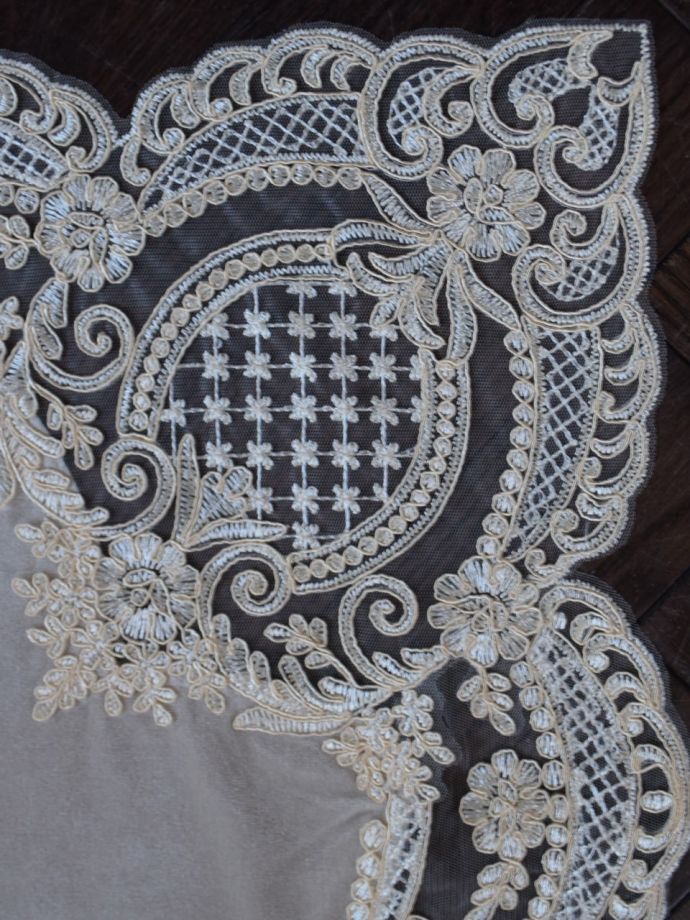 フレンチアンティーク風の美しいレース
