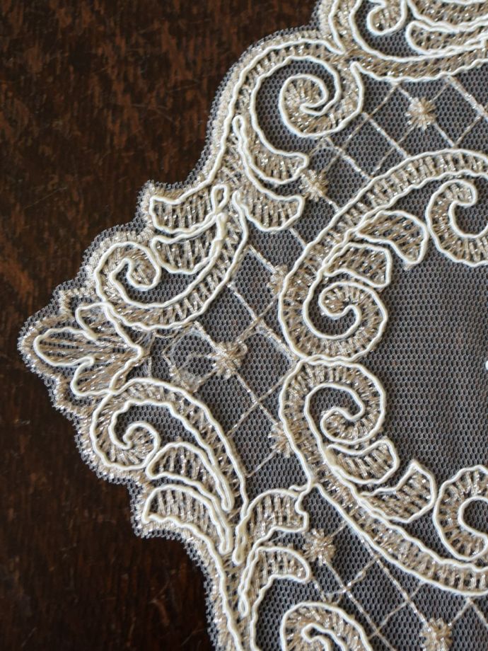 アンティーク調刺繍レース