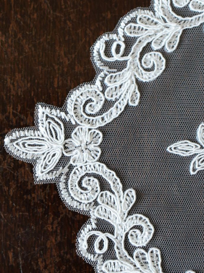 アンティーク調刺繍レース