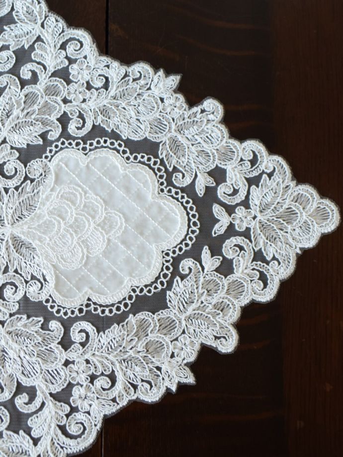 アンティーク調刺繍レース
