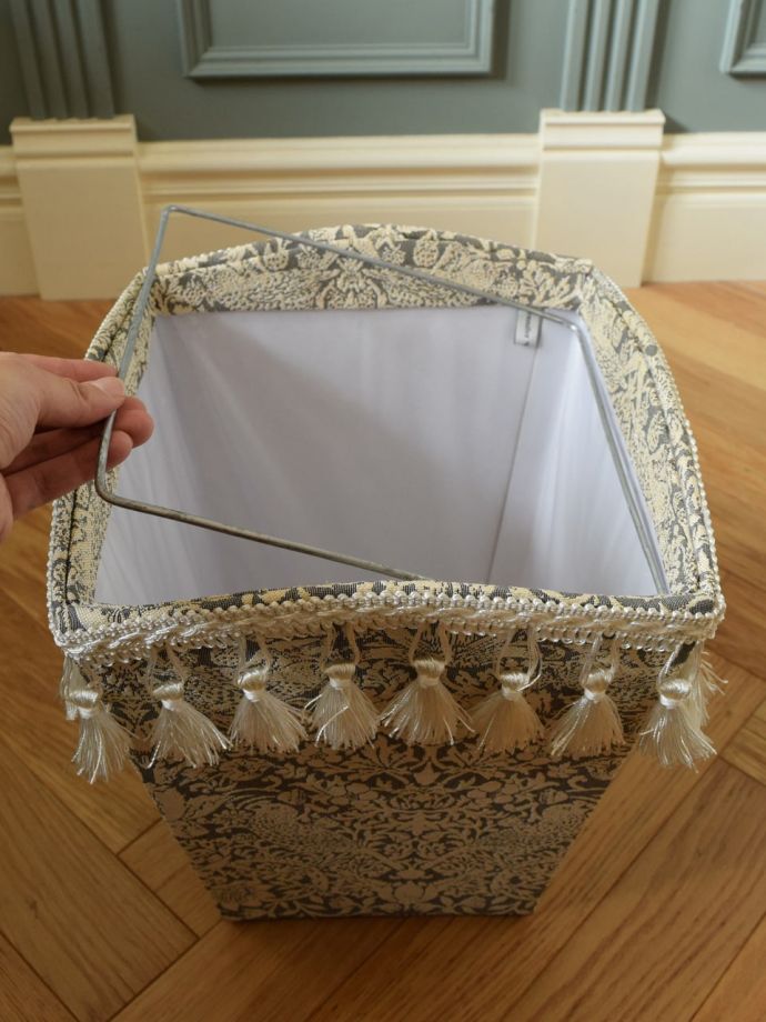 ストッパー付きのゴミ箱