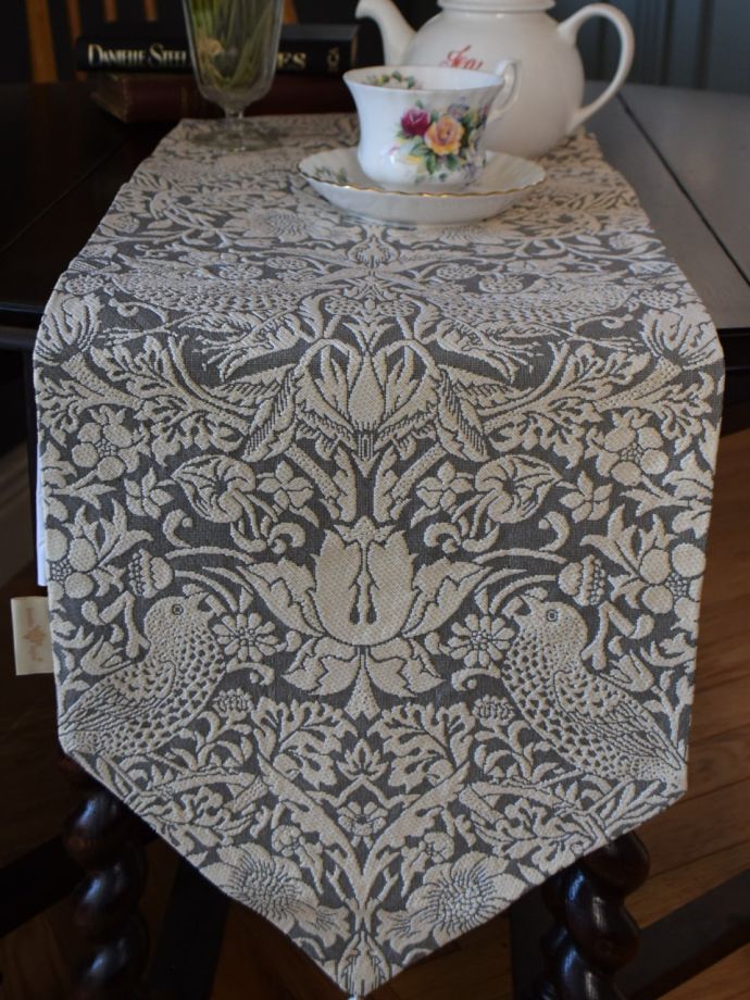 おしゃれなテーブルランナー