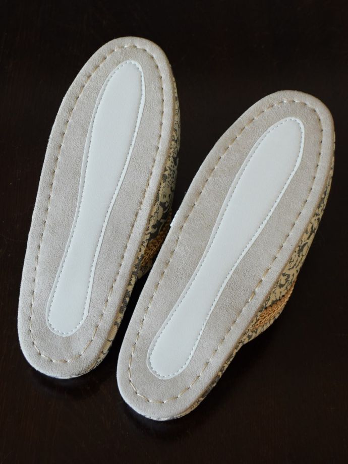 スリッパの裏側