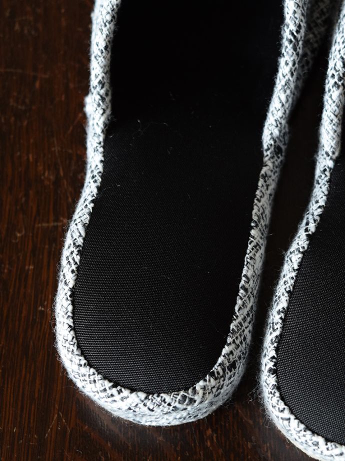 ツイード生地のおしゃれなスリッパ