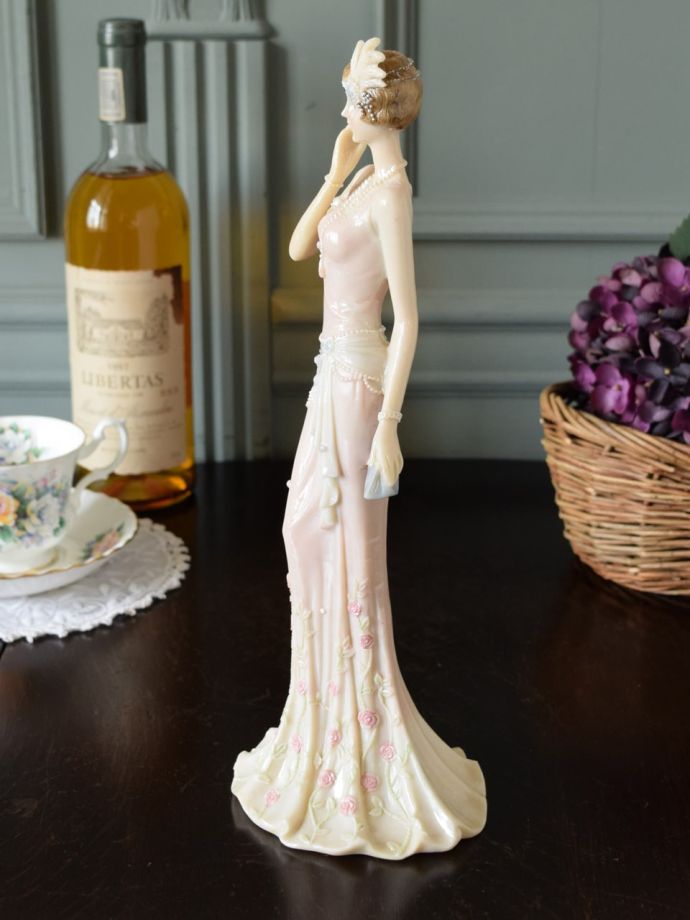 おしゃれなフィギュアの側面