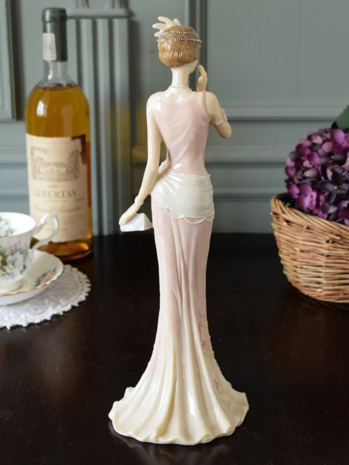 貴婦人の後ろ姿