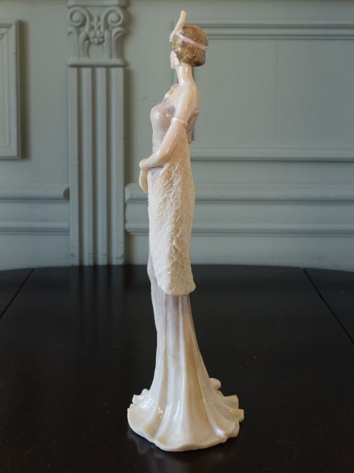 おしゃれなフィギュアの側面