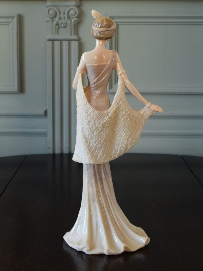 貴婦人の後ろ姿