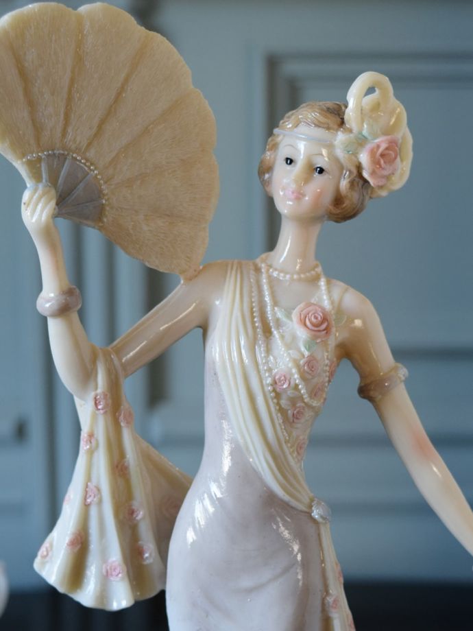 アンティーク調のフィギュリン