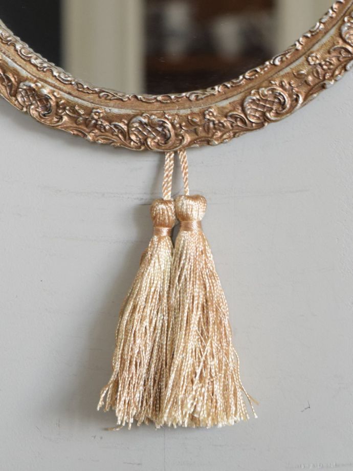 ウォールミラーのタッセル