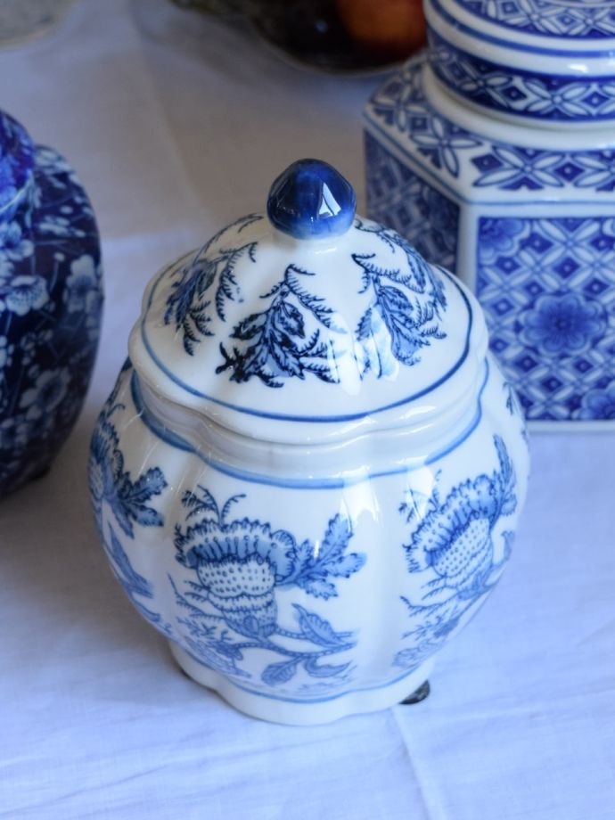 アンティーク風の壺