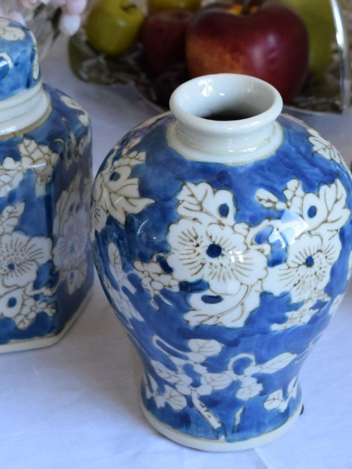 アンティーク風の壺