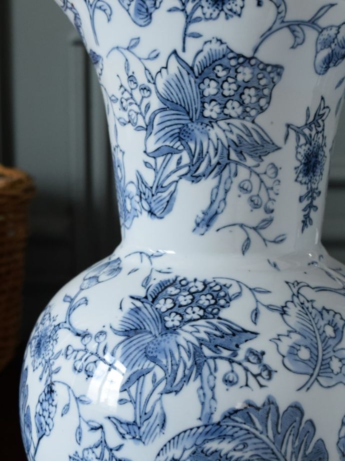 アンティーク風のフラワーベース