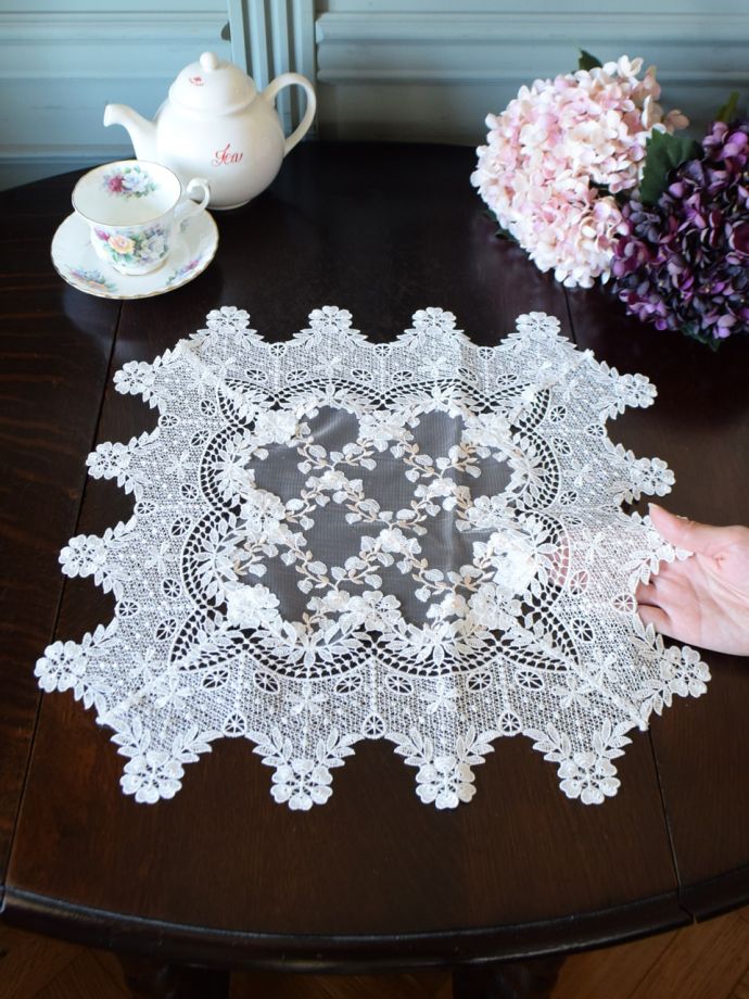 アンティーク調刺繍レース