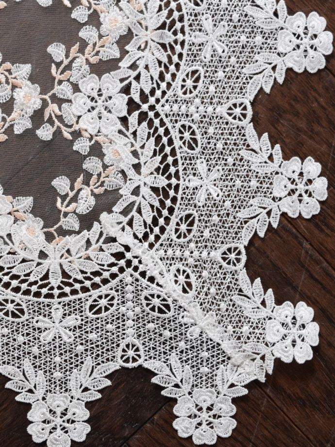 アンティーク調の美しいレース