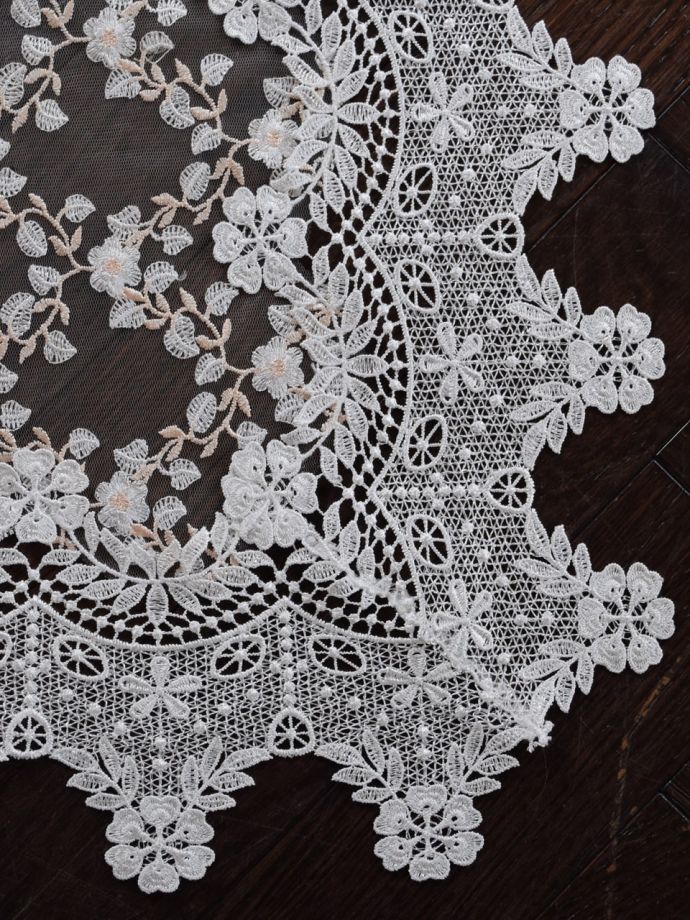 フレンチアンティーク風の美しいレース