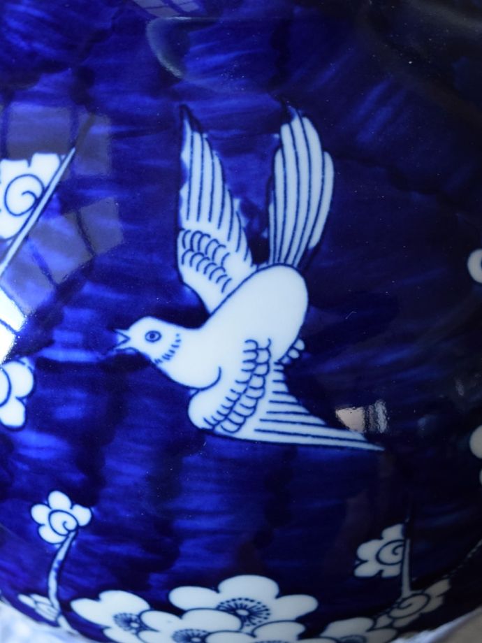 シノワズリデザインの花器