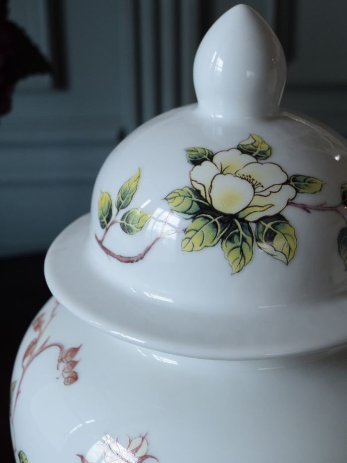 アンティーク風の陶磁器