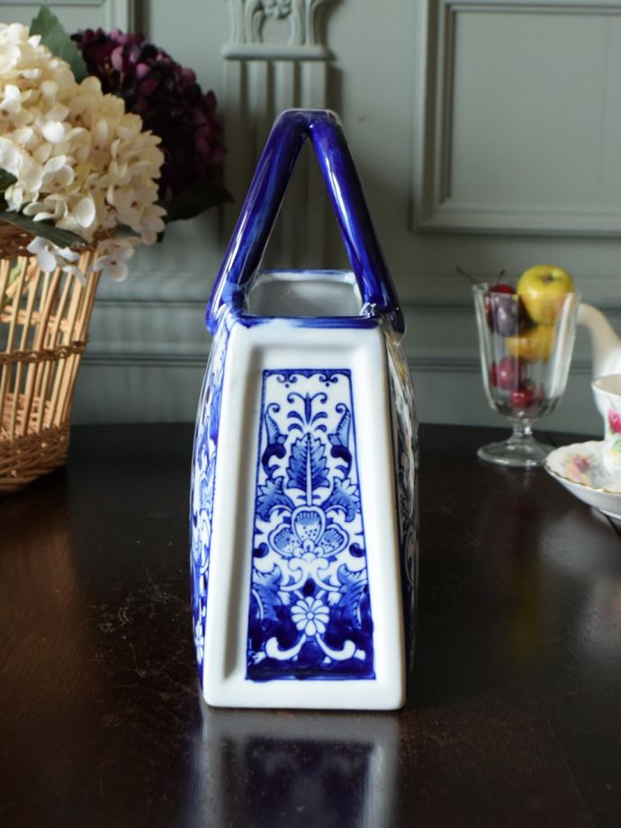 フラワーベースのデザイン