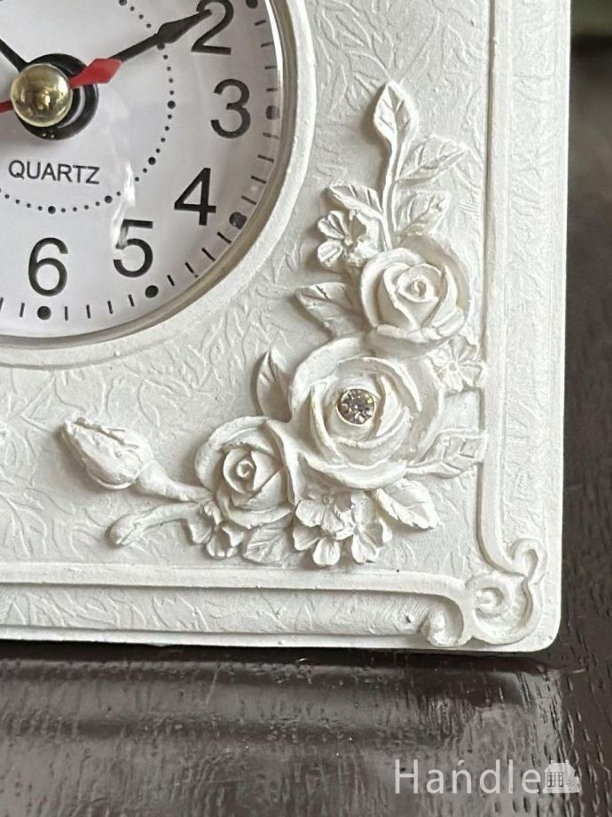 フランスアンティーク調のおしゃれな時計、薔薇とエンジェルの白い