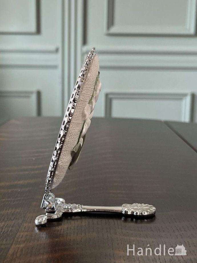 スタンドミラーにも使えます。