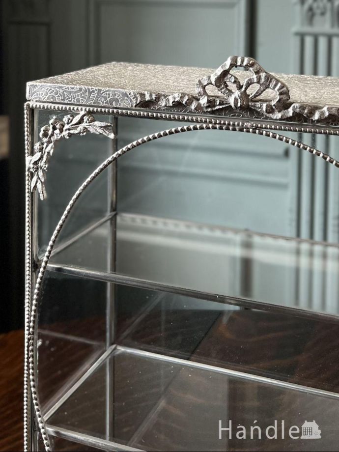 アンティーク風のガラスのジュエリーボックス