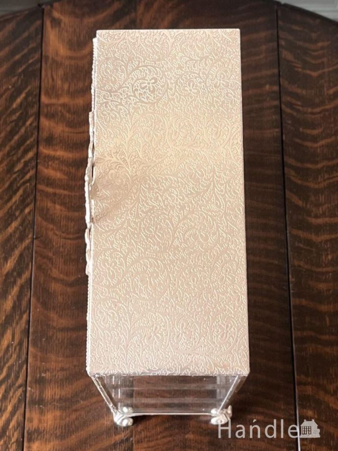 アンティーク風のジュエリーボックス