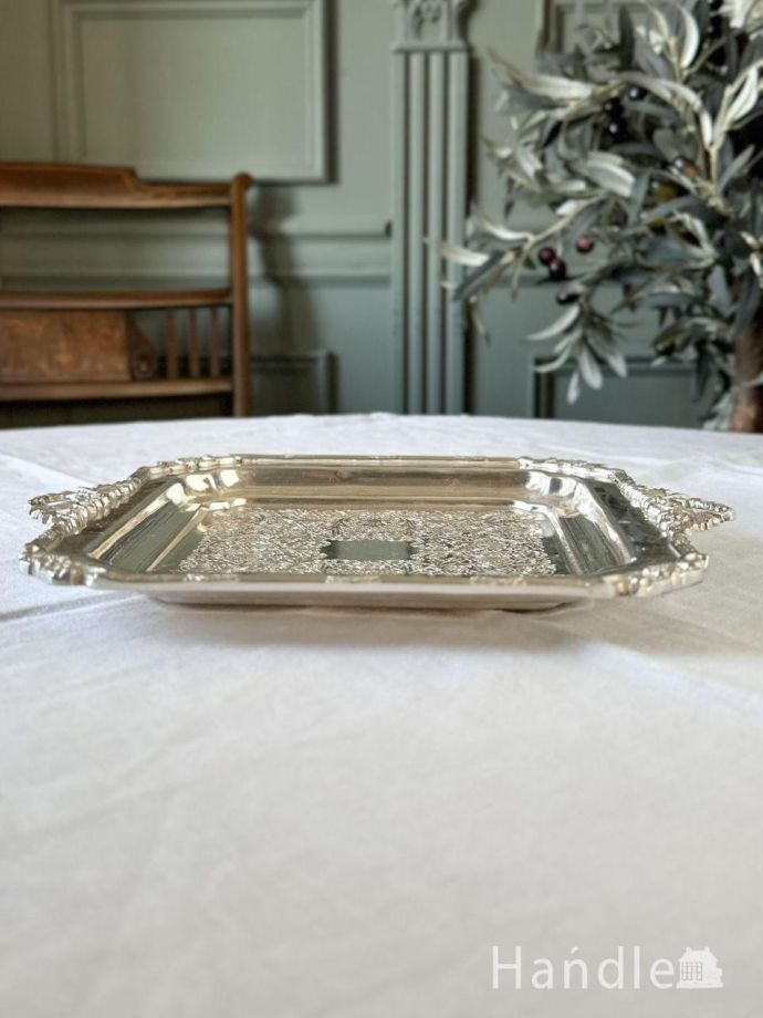 アンティーク風のトレイ