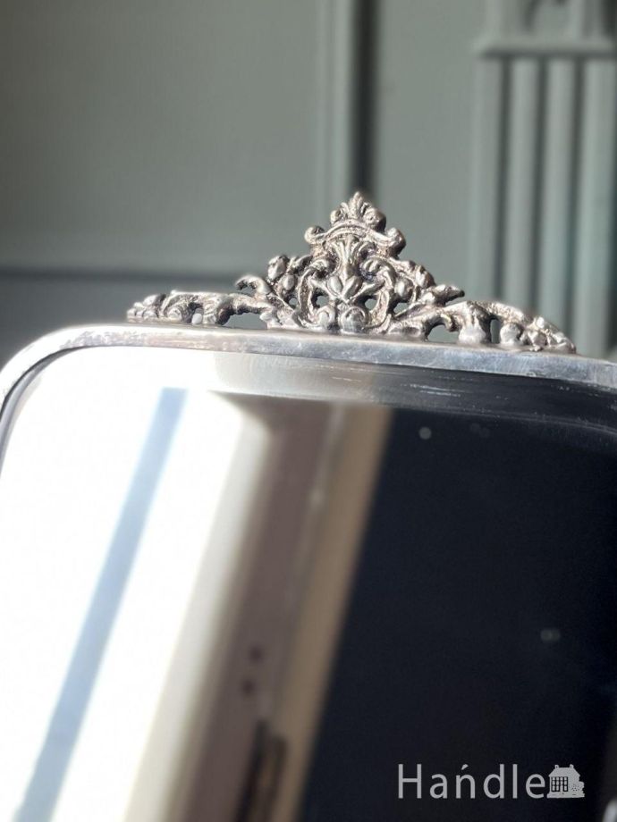 アンティーク風のスタンドミラー