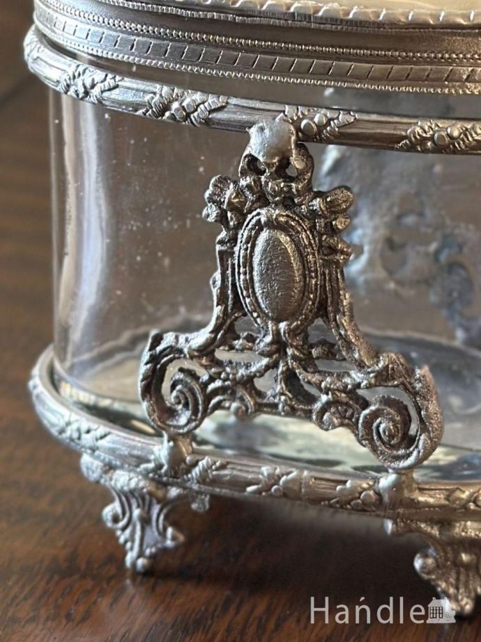 アンティーク風のおしゃれな小物入れ