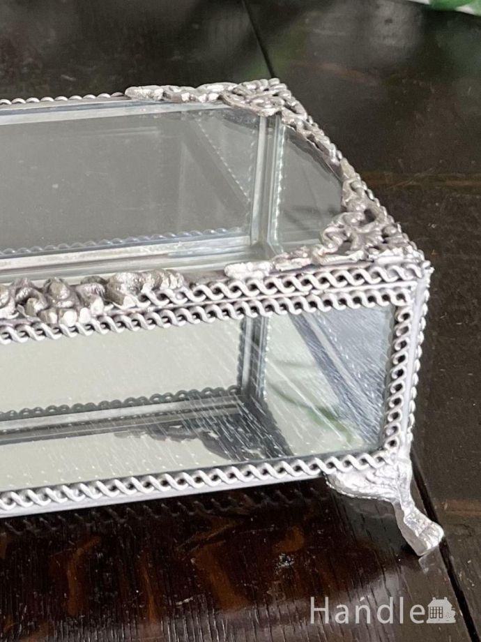 アンティーク風のおしゃれな小物入れ