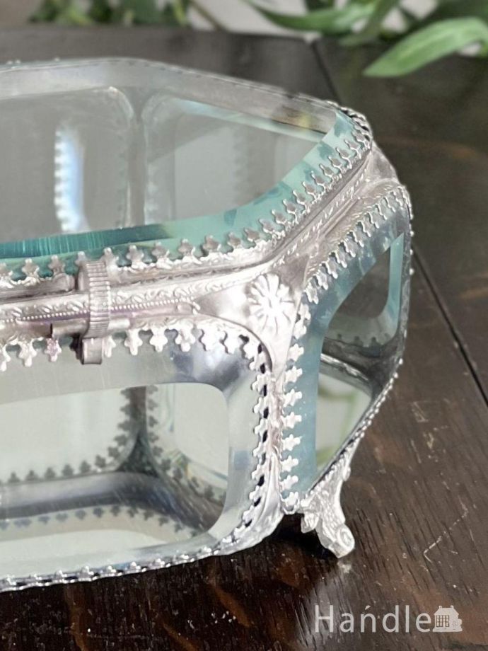 アンティーク風のおしゃれな小物入れ