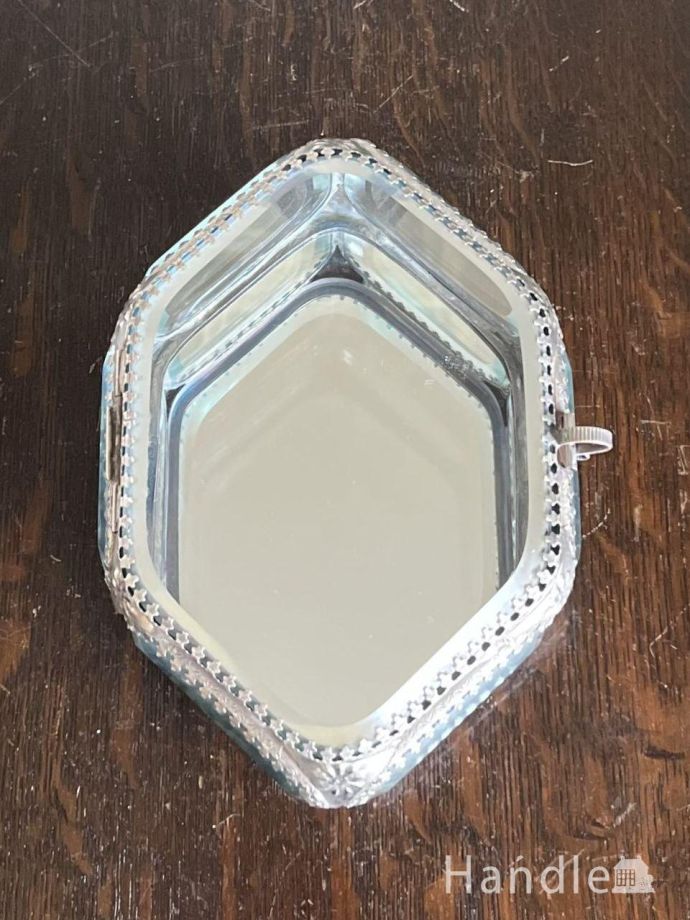 美しいガラスの小物入れ