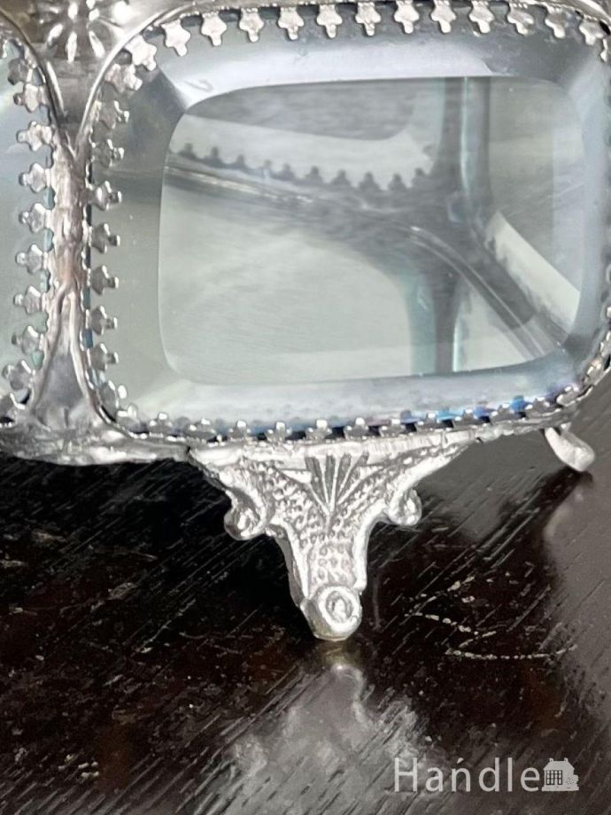 ガラスボックスの脚