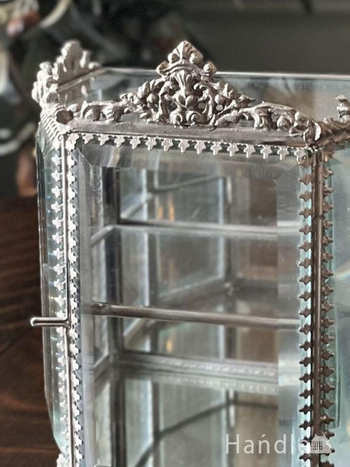 アンティーク風のガラスのジュエリーボックス