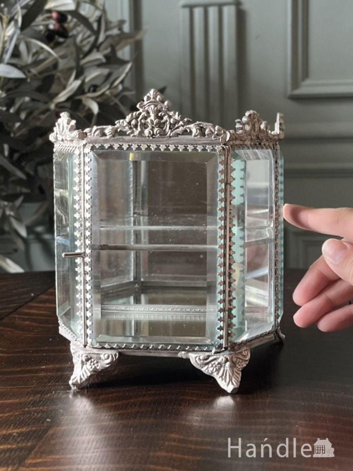 美しいガラスの小物入れ