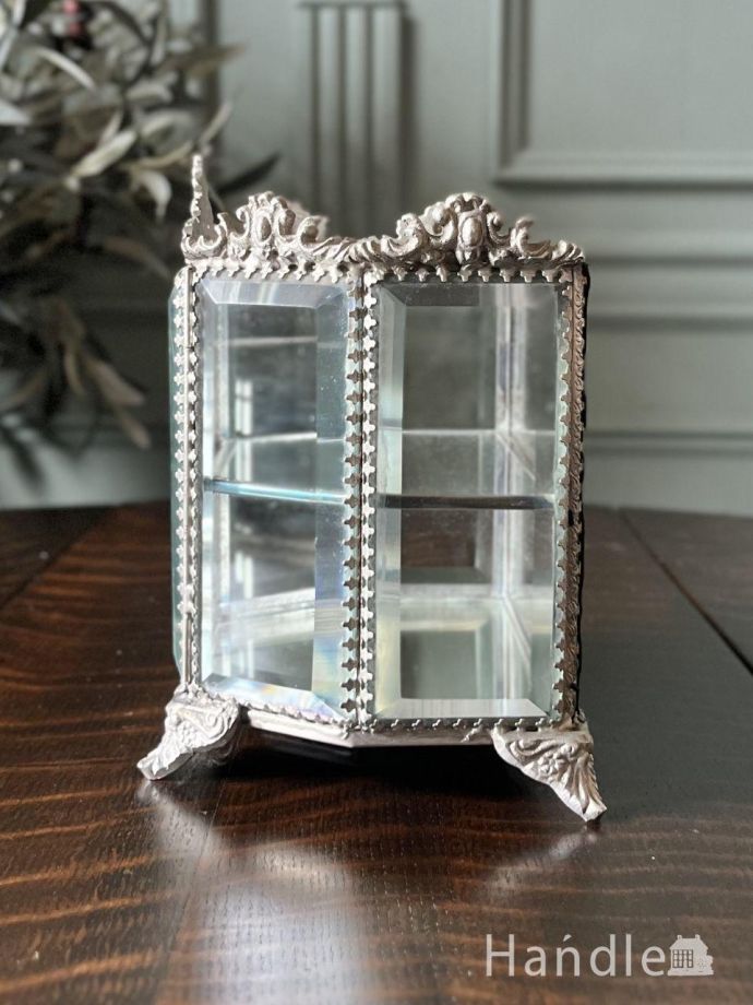 おしゃれなガラスの小物入れ