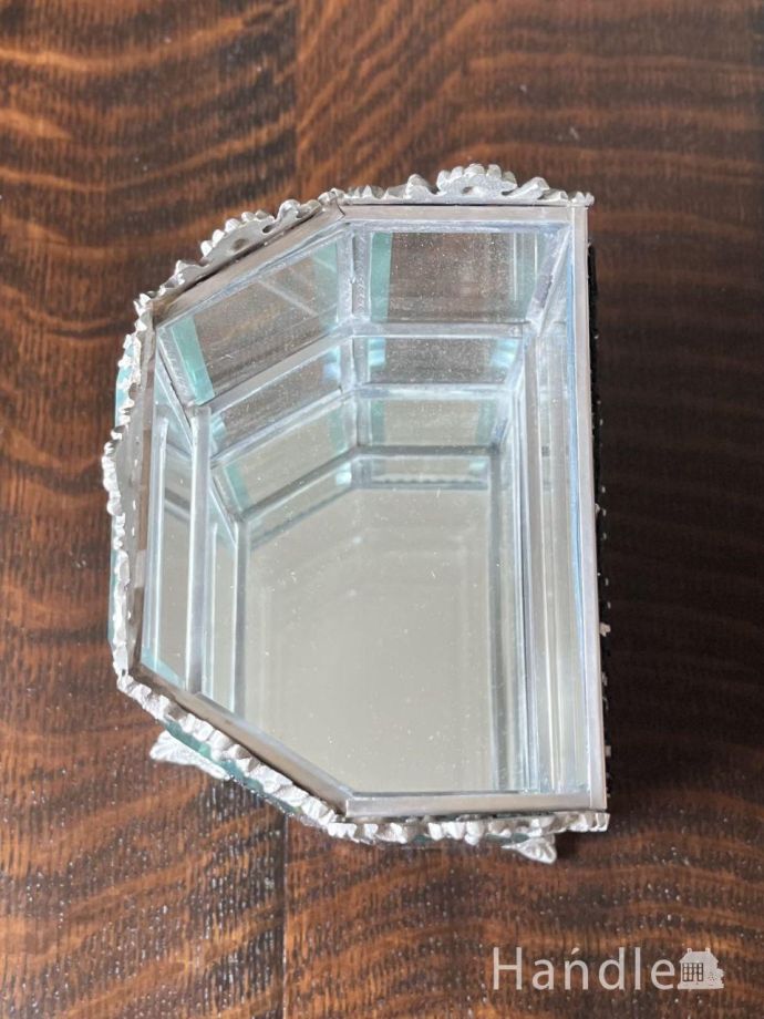 アンティーク風のジュエリーボックス